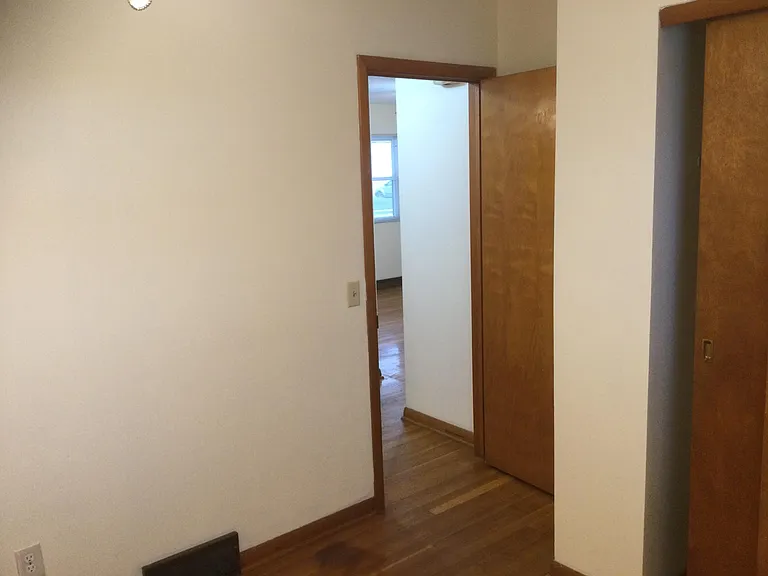 110 N Crater Ave — Photo 4