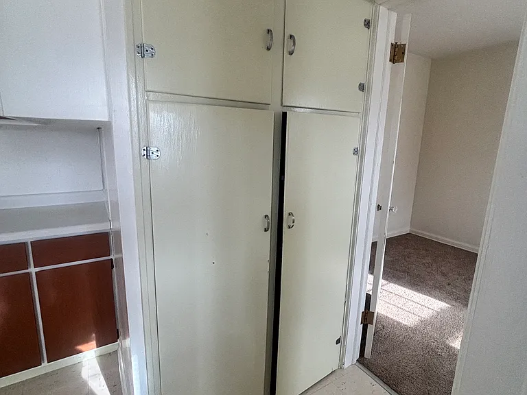 142 N Riverview Dr #1 — Photo 6