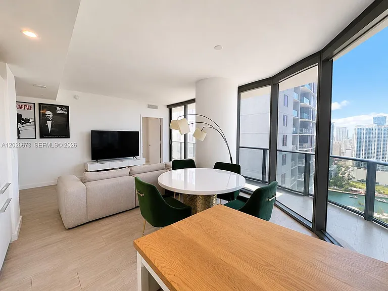 55 SW 9th St #3201 — Photo 6