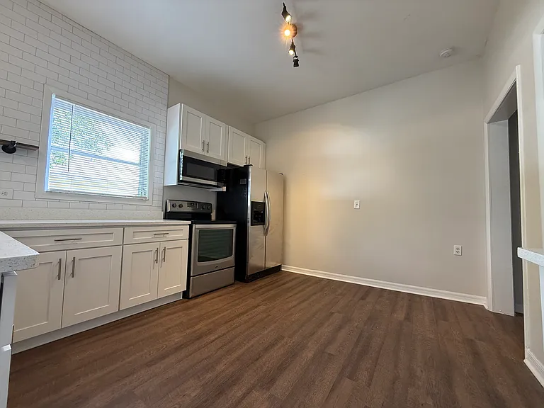 6916 N Central Ave — Photo 11