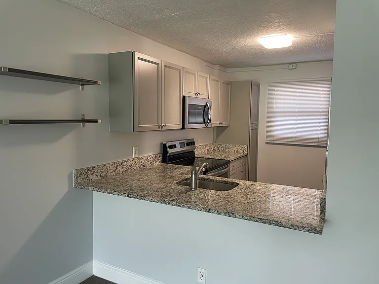 114 Royal Park Dr #2A — Photo 5
