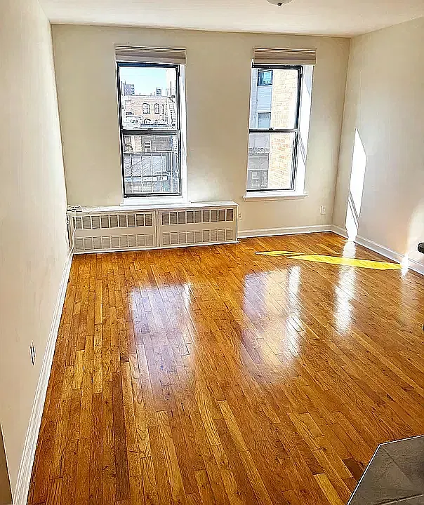 338 E 49th St