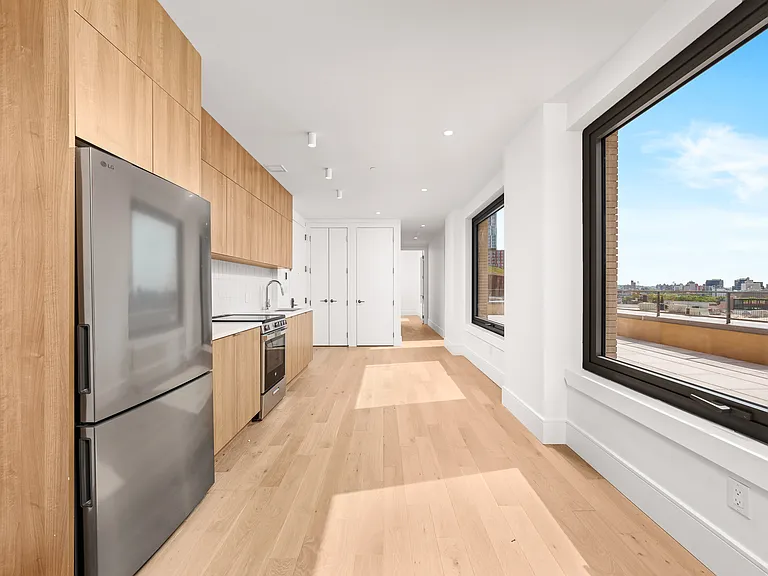 151 S Elliott Pl #8I — Photo 3