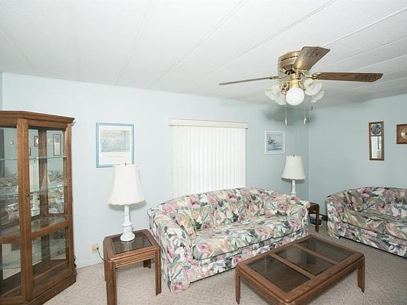 3rd image of 1009 Oriole Cir