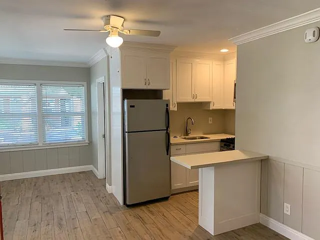 302 S Horne St #5 — Photo 1