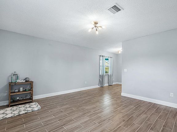 5th image of 5793 Daphne Dr