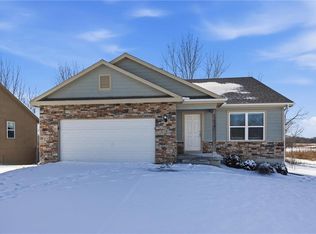 21413 W 216th St, Spring Hill, KS 66083