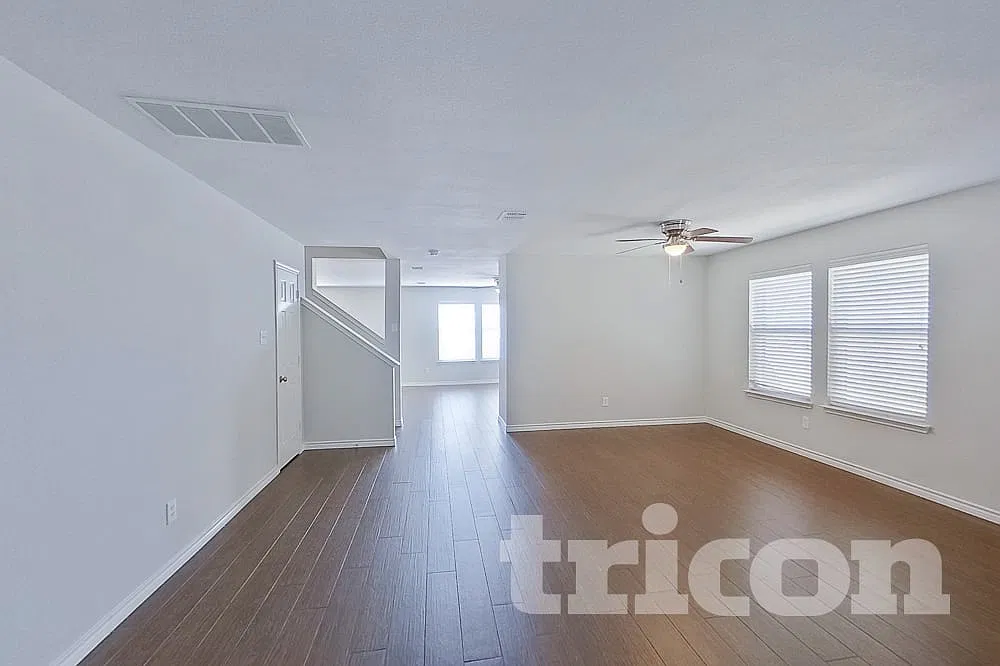 10037 Cougar Trail Fort Worth TX — Photo 2