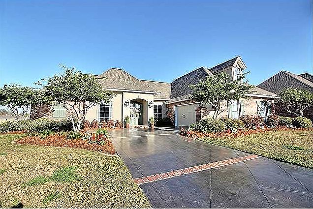 1st image of 208 River Valley Ct