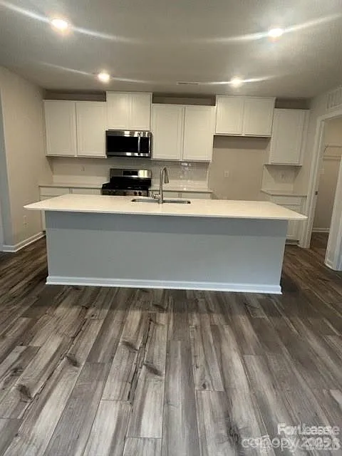 5 bed, 2.5 bath, 2306 sqft, $2,245 — Photo 4