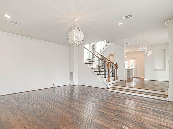 3rd image of 1910 Oakdale St #A