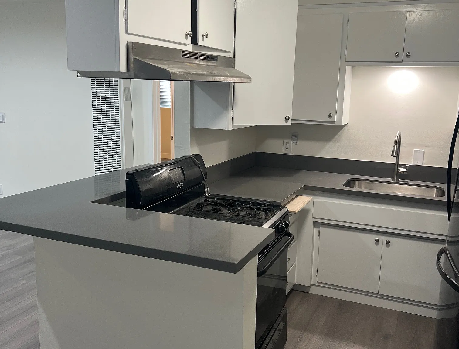 2 bed, 825 sqft, $2,195 — Photo 3