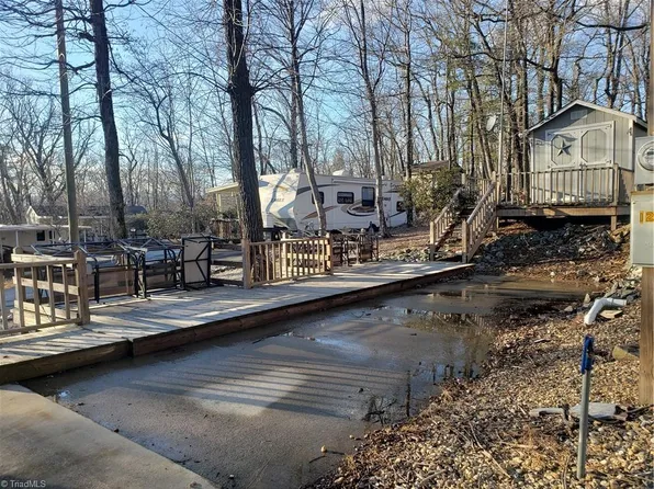 220 Laurelwood Ln, Traphill, NC 28685