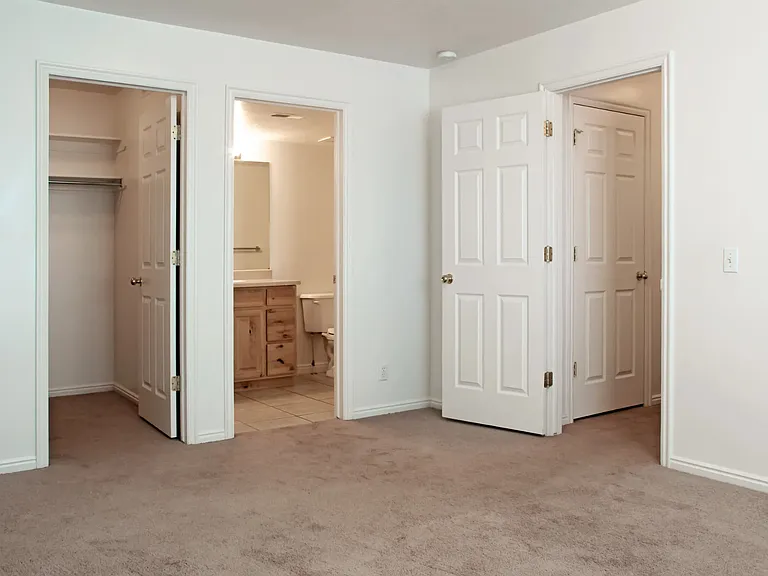 Autumn Hills Apartments — Photo 4