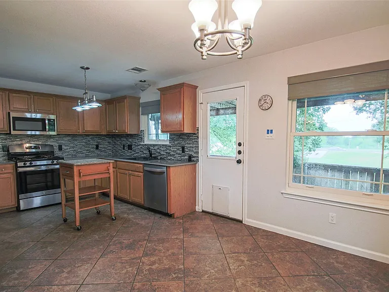 1109 Traci Michelle Dr — Photo 12