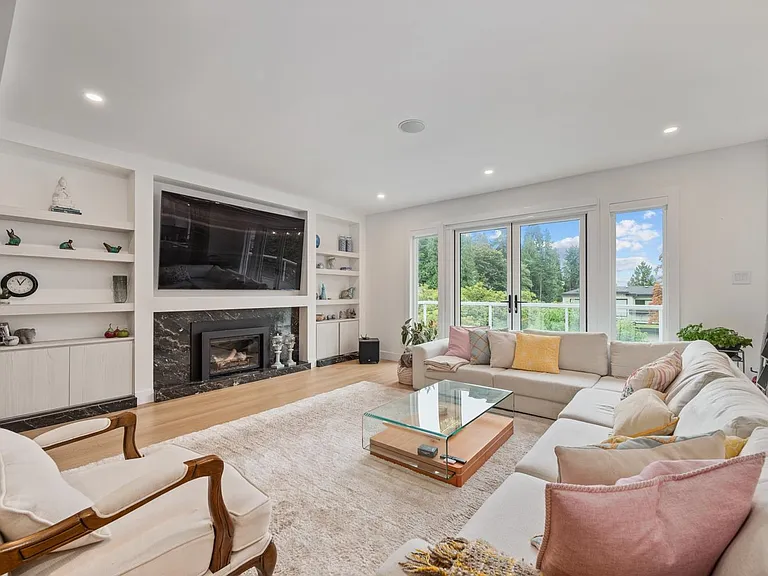 1390 Lawson Ave — Photo 4