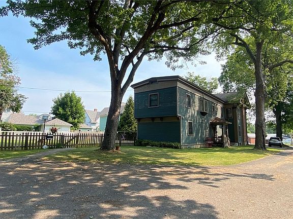 4th image of 346 Main St