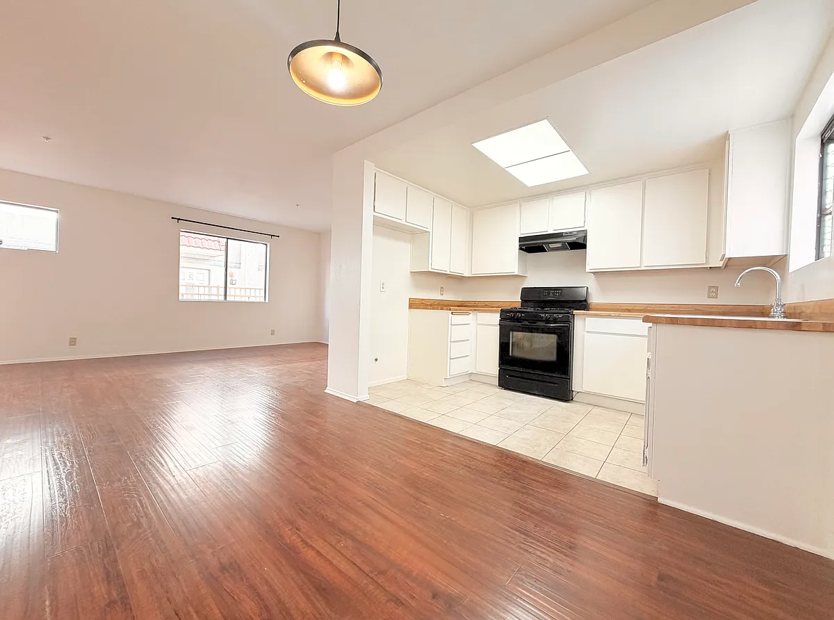 Building Photo - 827 N Stoneman Ave #C