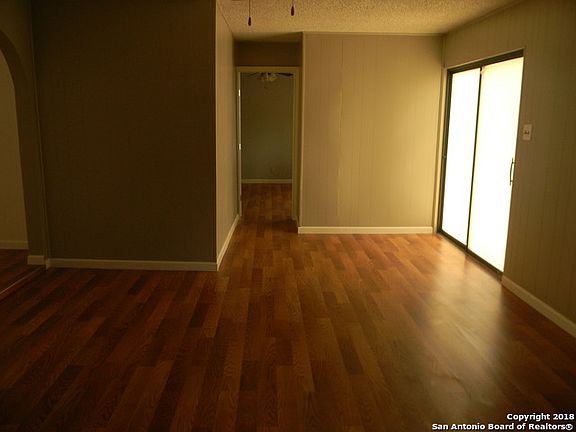 3rd image of 118 Manning