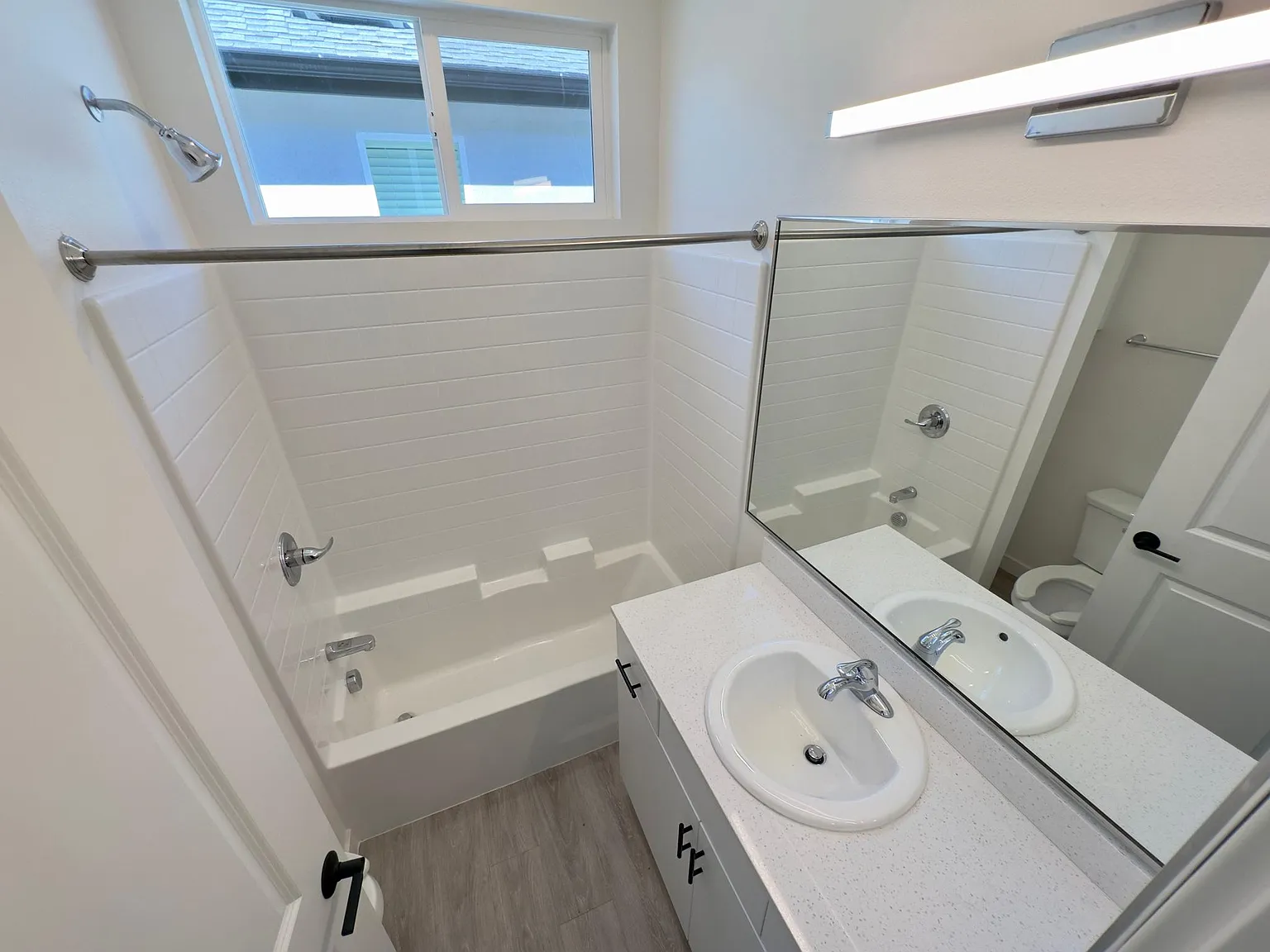 2 bed, 768 sqft, $3,295 — Photo 4