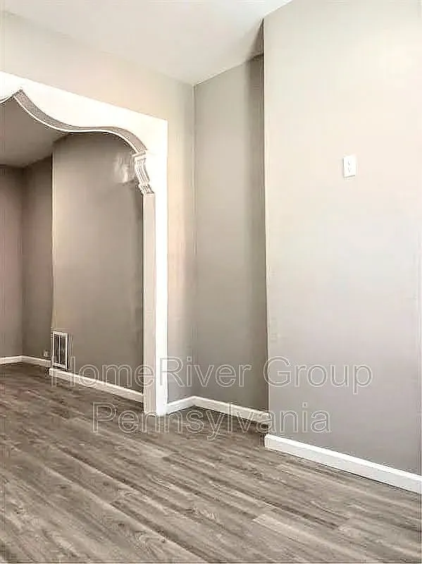 3 bed, 1.0 bath, 1140 sqft, $1,522 — Photo 4