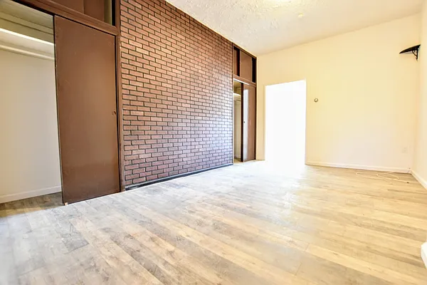 Rented by Dakis Group LLC | media 43