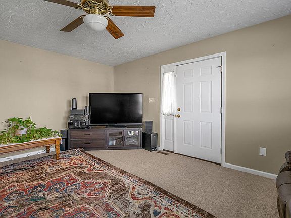 3rd image of 128 Bay Hill Dr