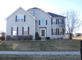 2415 Dustin Dr, Sycamore, IL 60178