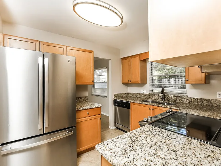 392 Panama Cir — Photo 5