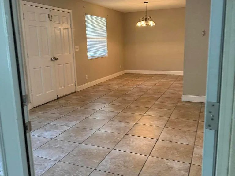 3923 Harbor View Dr — Photo 2