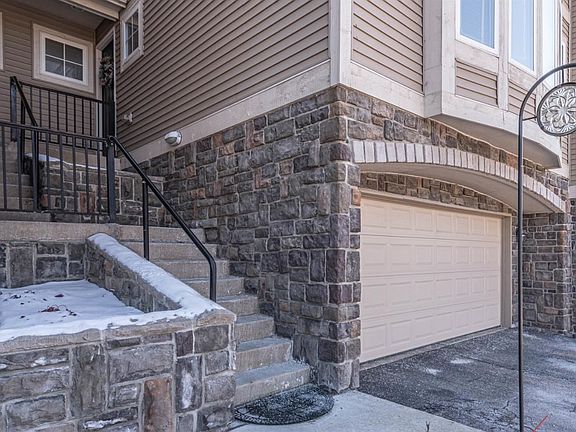 4th image of 233 Old Creek Dr
