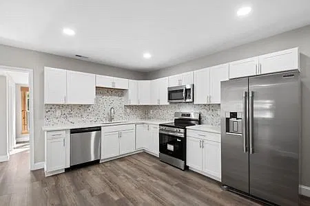 3 bed, $1,600 — Photo 1