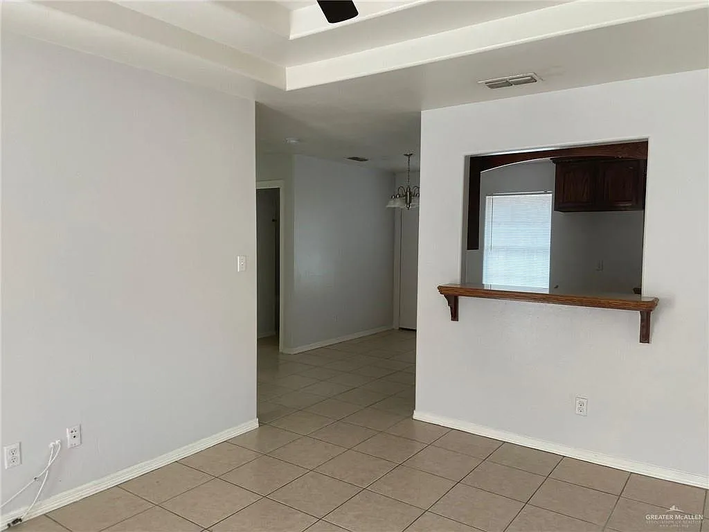 2 bed, 2.0 bath, 3672 sqft, $850 — Photo 3