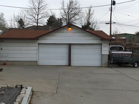 2.5 Car Garage & RV parking