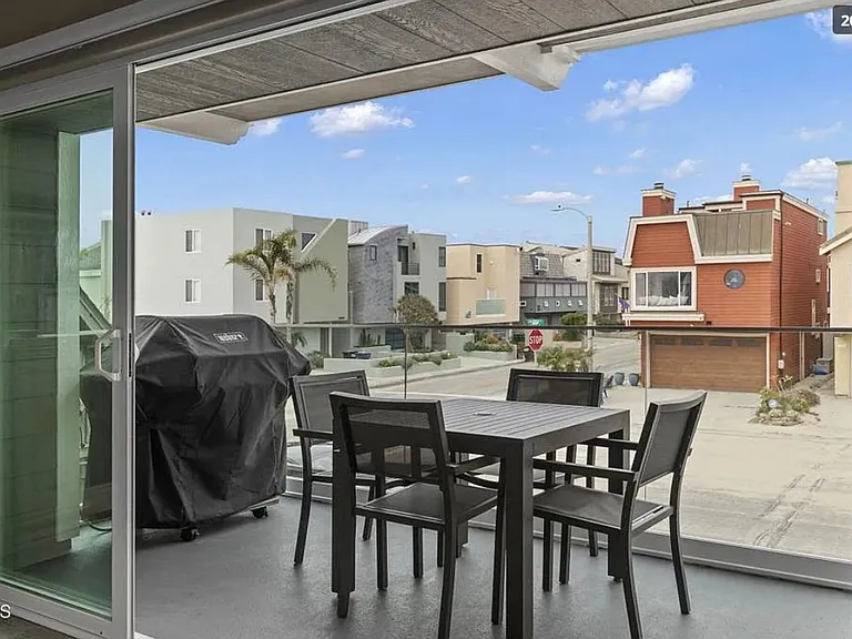 104 La Brea St — Photo 21