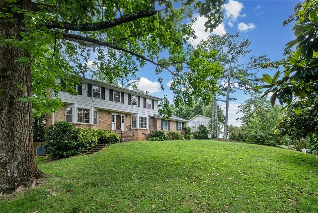 5 bed, 3.0 bath, 4435 sqft, $4,350 — Photo 3