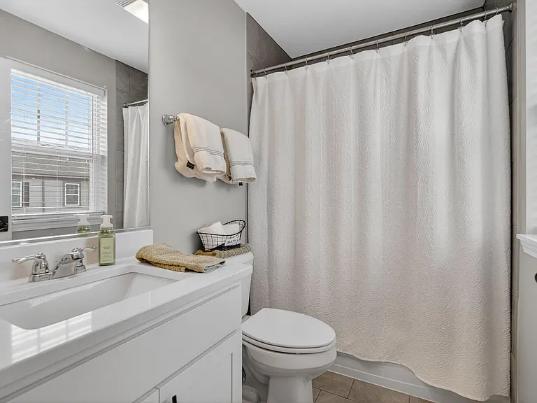 30W142 Wheeler Cir — Photo 38