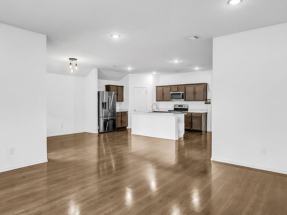 5th image of 736 Glover Dr