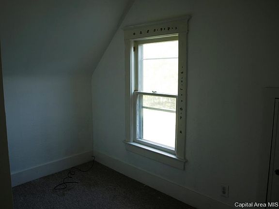 3rd image of 1091 E North St