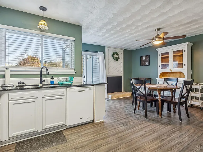 762 Quesnel Dr — Photo 16