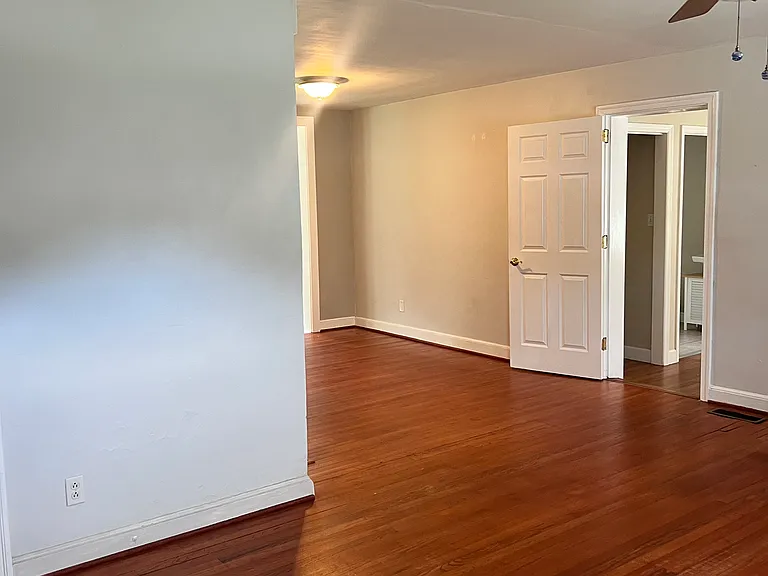 411 Carol St — Photo 3