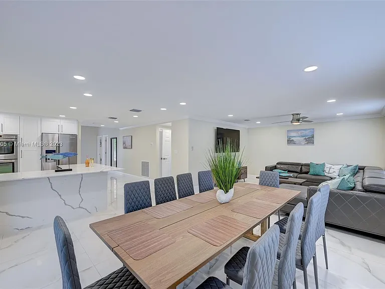 1109 Hollywood Blvd — Photo 31