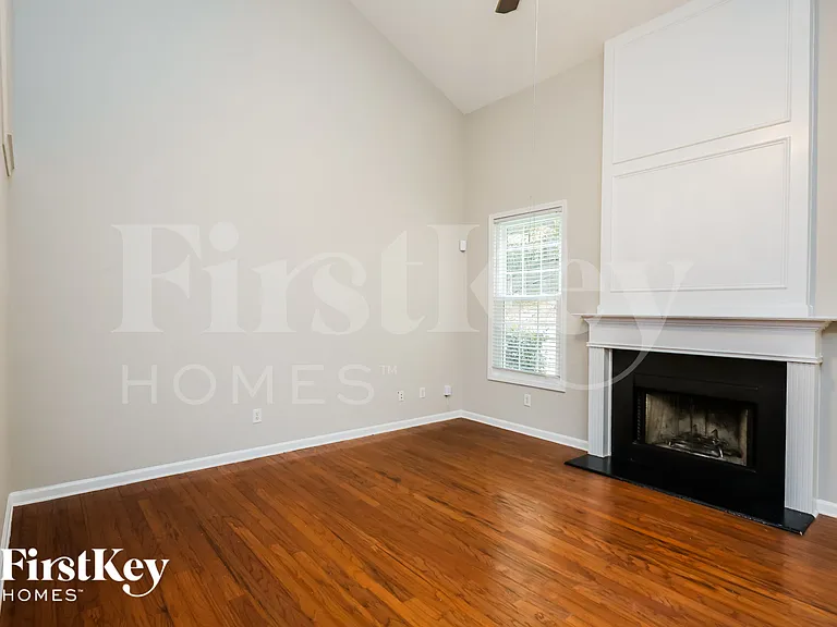 2410 Kirkstone Dr — Photo 5
