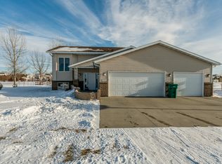 5501 Falconer Dr, Bismarck, ND 58504