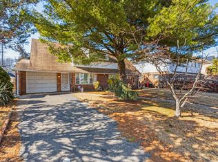 27 Prentice Rd, Levittown, NY 11756