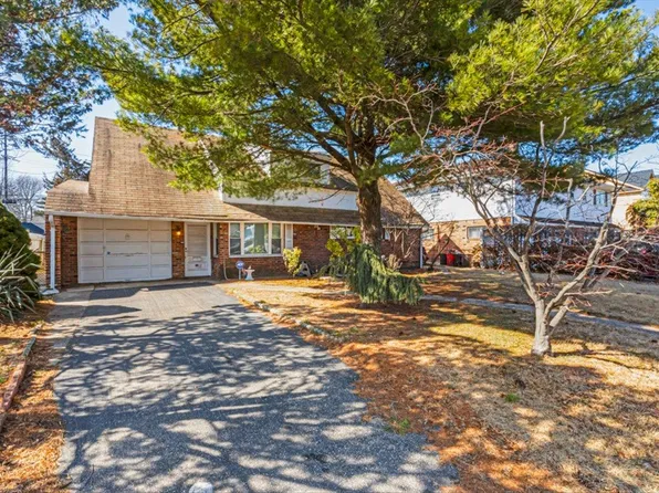 27 Prentice Road, Levittown, NY 11756