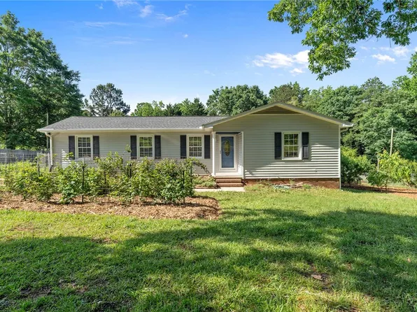 320 Chastain Rd, Central, SC 29630