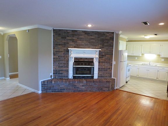 3rd image of 251 Winslow Dr