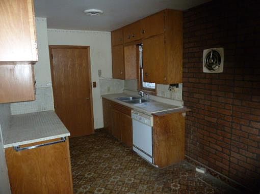 2nd image of 300 Bedal St
