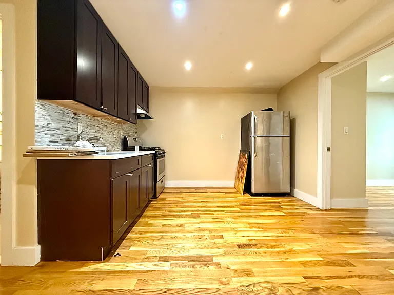 1069 Bergen St #1R — Photo 3